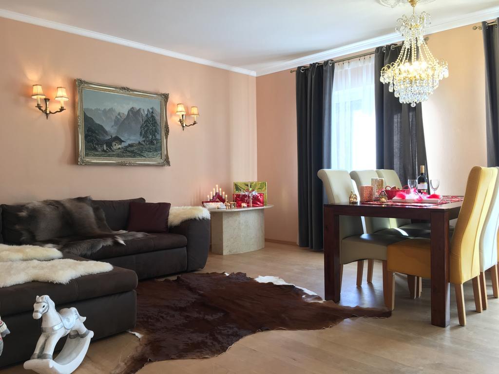 Golden Gapa Large Family Apartment 7 ガルミッシュ・パルテンキルヒェン エクステリア 写真